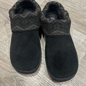 Women’s Clog Slipper. Clark’s Knit Collar. Women’s. 
Casual/comfortable.
